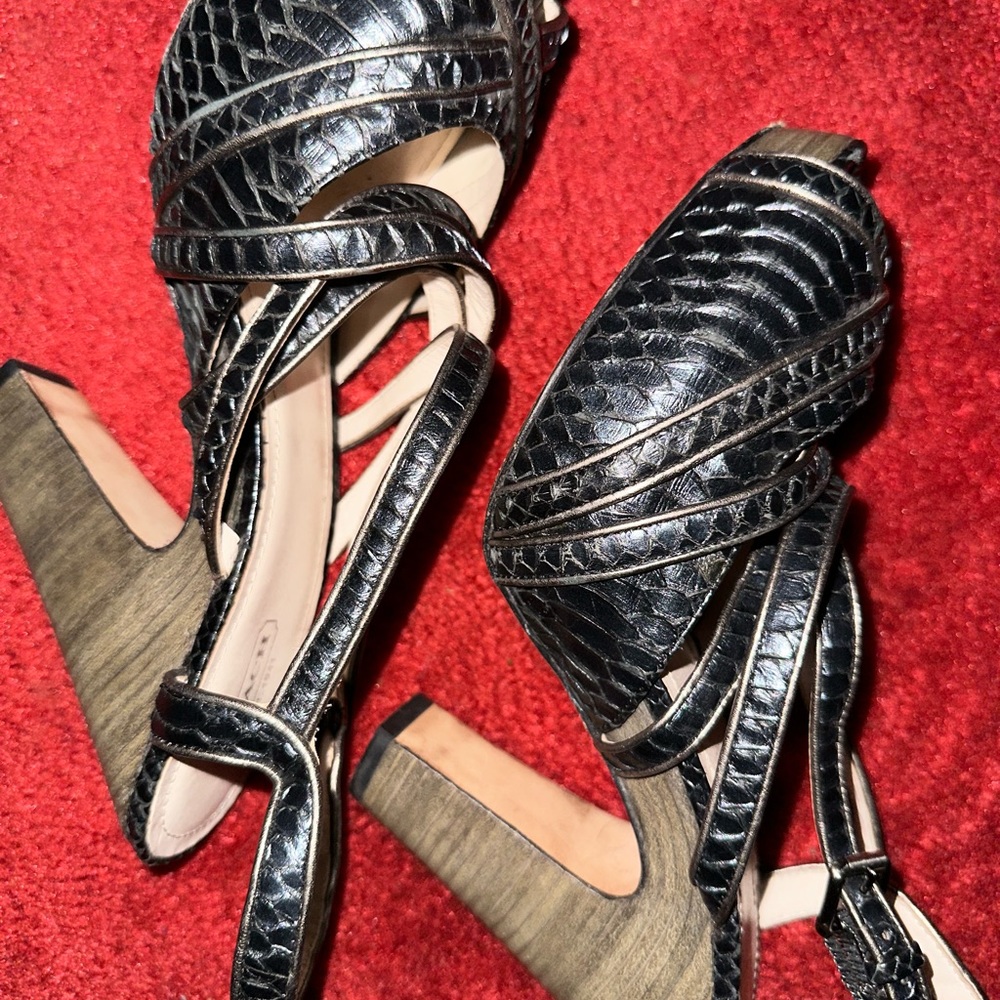 Strapped snakeskin platforms - Picture 3 of 4